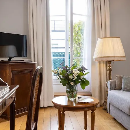Le Littré 4*
