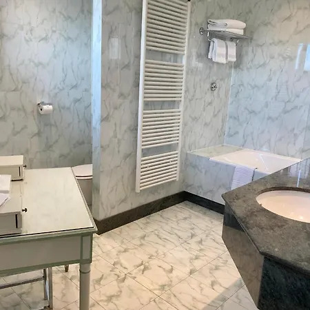 Le Littré 4* Paris