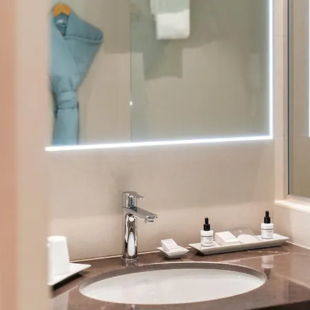 ホテル Le Littre パリ
